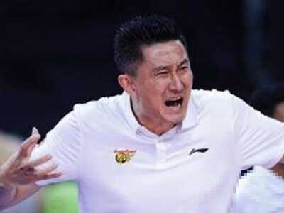 看你多少遍了，还拍？杜锋发现自己被偷拍时的反应