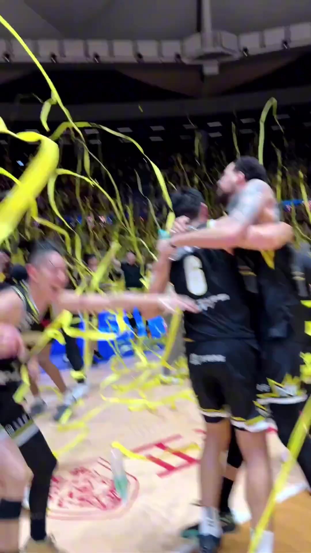 祝贺！林书豪晒照：我们是冠军🏆！